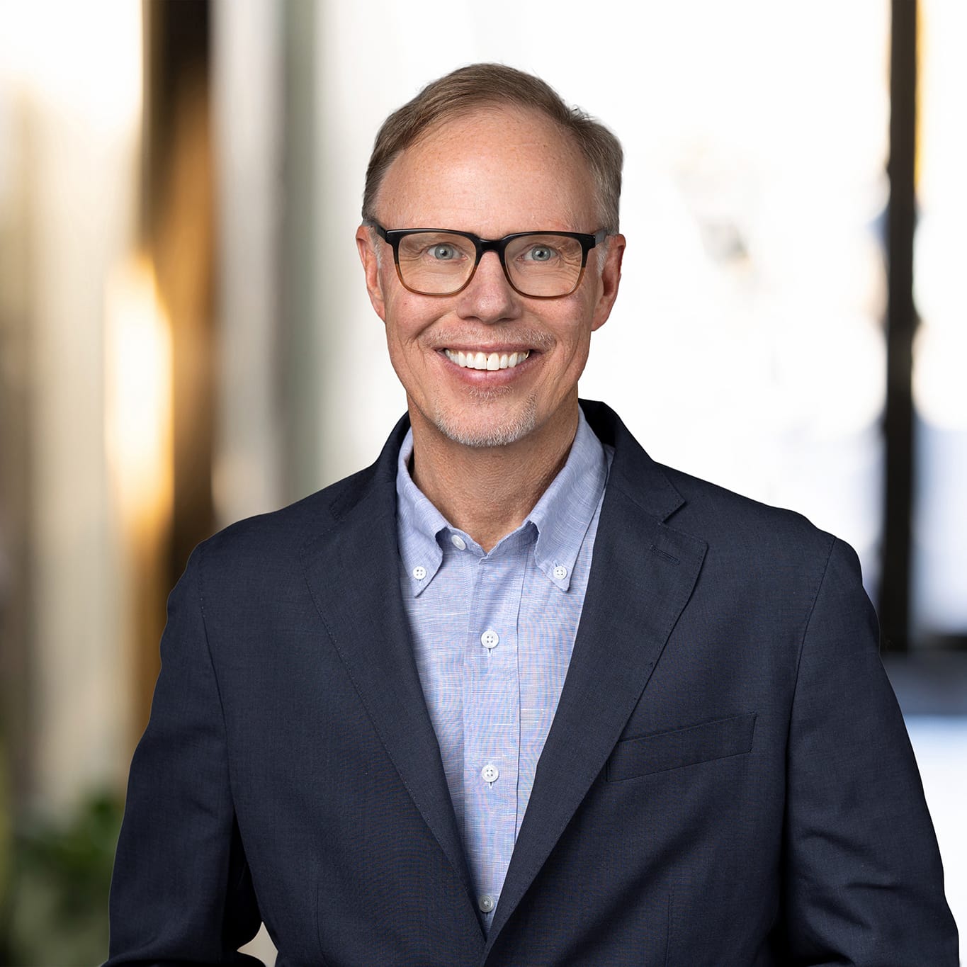 Headshot of Dr. Rob Leach